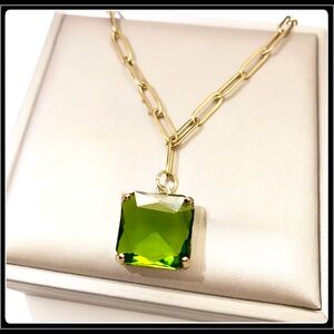 ICE CUBE PERIDOT EMERALD CUT GREEN GOLD TRANSLUCENT PAPERCLIP LUCITE NECKLACE